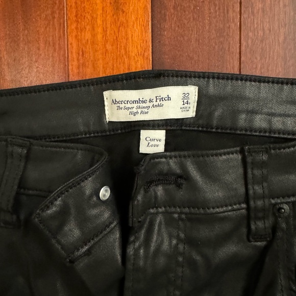 Abercrombie Curve Love Super Skinny pleather look pants. 32 regular - Picture 2 of 2